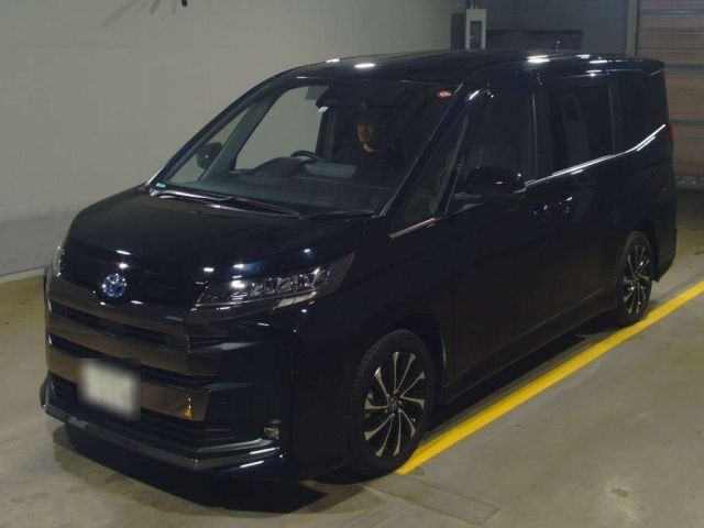 12626 Toyota Noah ZWR90W 2022 г. (TAA Yokohama)