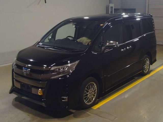 12717 Toyota Noah ZWR80W 2021 г. (TAA Yokohama)