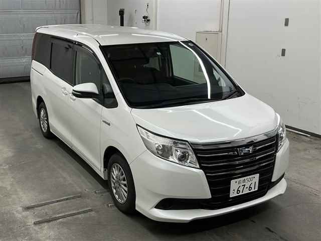 15204 Toyota Noah ZWR80G 2015 г. (MIRIVE Saitama)