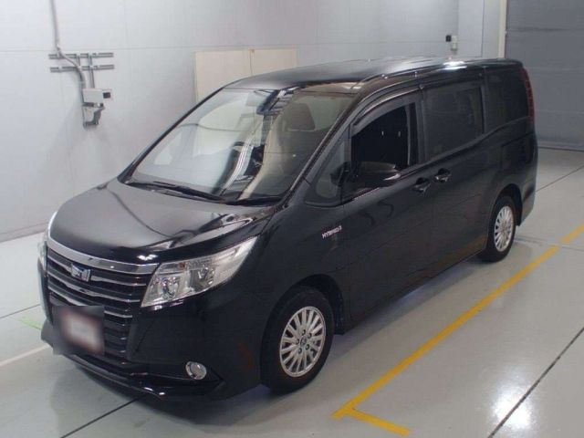 20208 Toyota Noah ZWR80G 2015 г. (CAA Chubu)