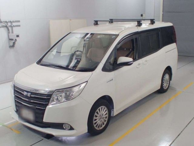 20244 Toyota Noah ZWR80G 2014 г. (CAA Chubu)