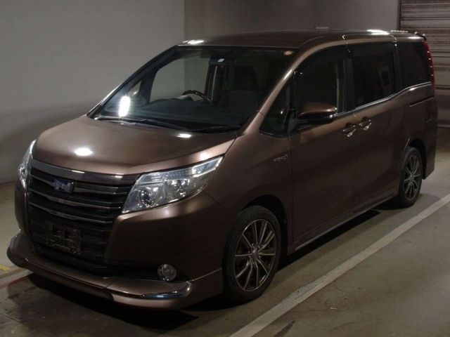 2106 Toyota Noah ZWR80G 2014 г. (TAA Chubu)