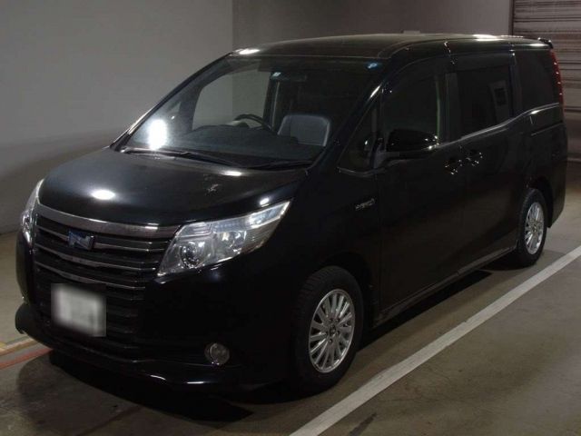 2131 Toyota Noah ZWR80G 2015 г. (TAA Chubu)