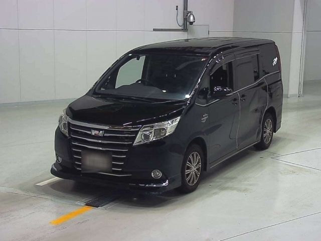 30034 Toyota Noah ZWR80G 2015 г. (CAA Chubu)