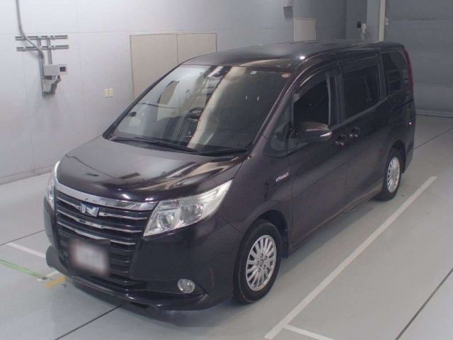 30212 Toyota Noah ZWR80G 2014 г. (CAA Chubu)