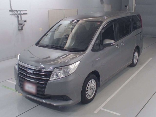 30218 Toyota Noah ZWR80G 2015 г. (CAA Chubu)