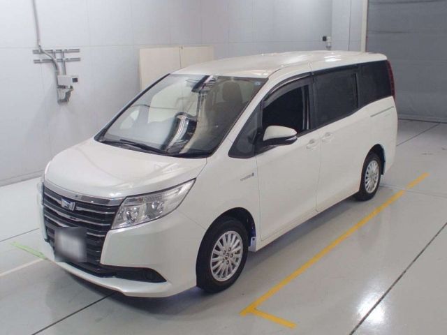 30222 Toyota Noah ZWR80G 2017 г. (CAA Chubu)