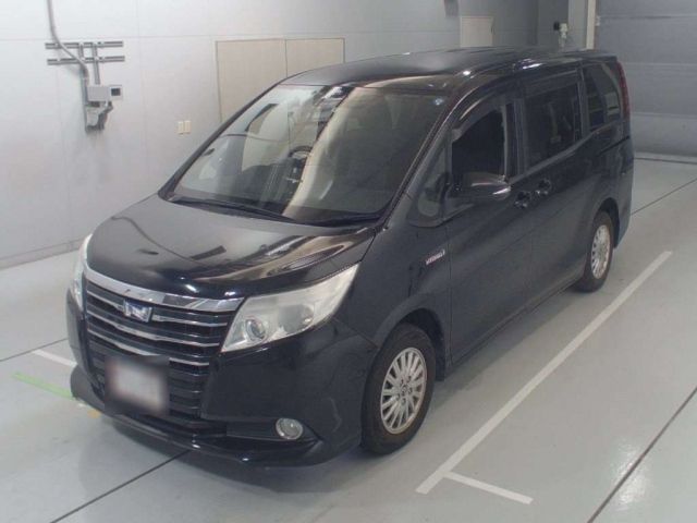 30424 Toyota Noah ZWR80G 2014 г. (CAA Chubu)