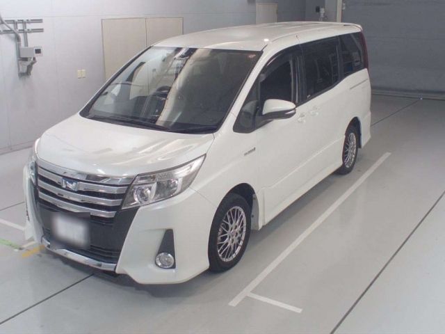 30527 Toyota Noah ZWR80W 2016 г. (CAA Chubu)