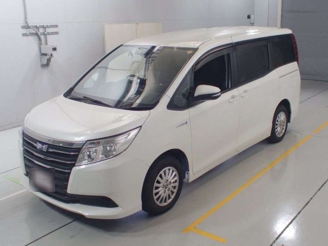 30592 Toyota Noah ZWR80G 2014 г. (CAA Chubu)