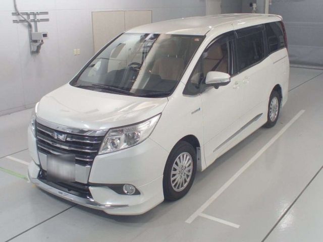 30617 Toyota Noah ZWR80G 2014 г. (CAA Chubu)