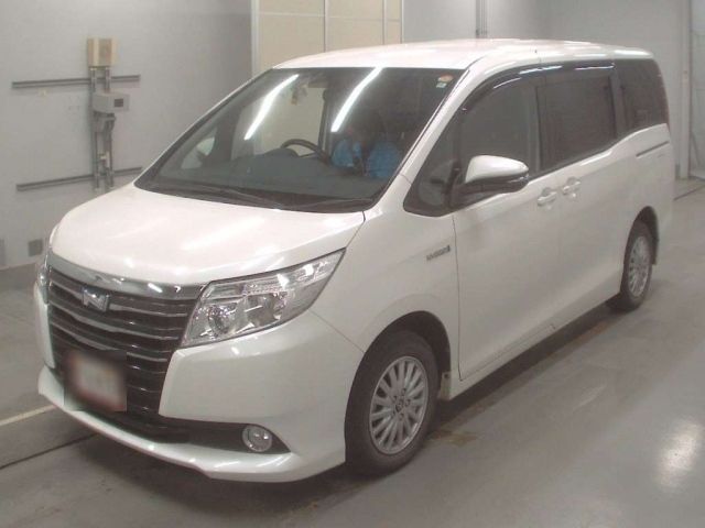 33011 Toyota Noah ZWR80G 2014 г. (CAA Tokyo)