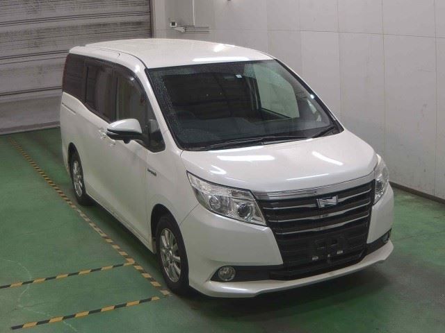 3576 Toyota Noah ZWR80G 2016 г. (JU Niigata)