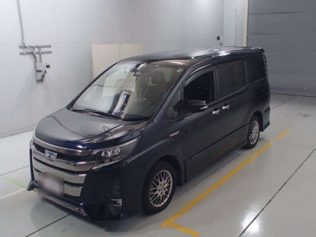 36610 Toyota Noah ZWR80W 2018 г. (CAA Chubu)