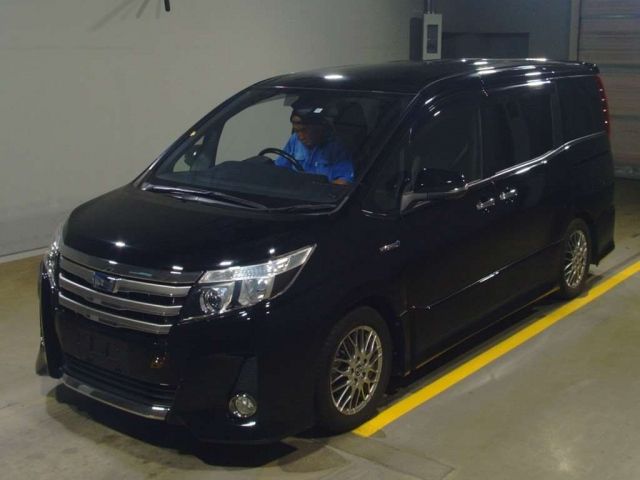 380 Toyota Noah ZWR80W 2016 г. (TAA Yokohama)