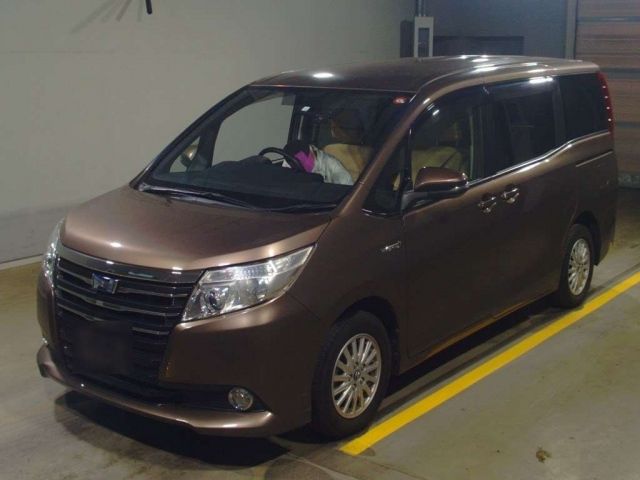 400 Toyota Noah ZWR80G 2014 г. (TAA Yokohama)