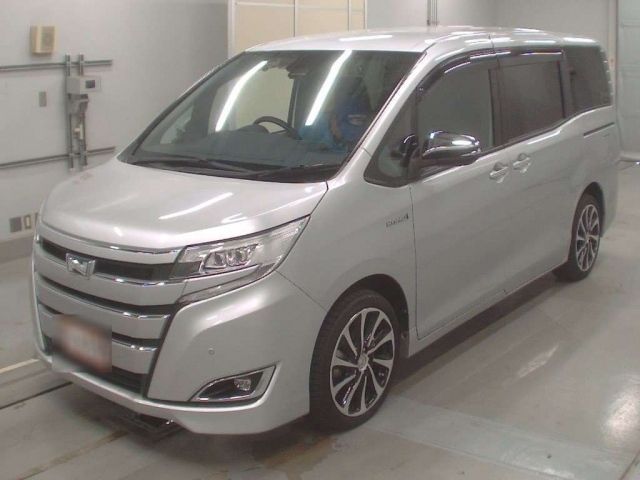 40129 Toyota Noah ZWR80G 2018 г. (CAA Tokyo)