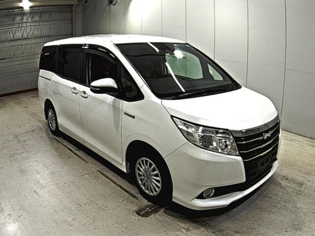 4086 Toyota Noah ZWR80G 2016 г. (LAA Okayama)