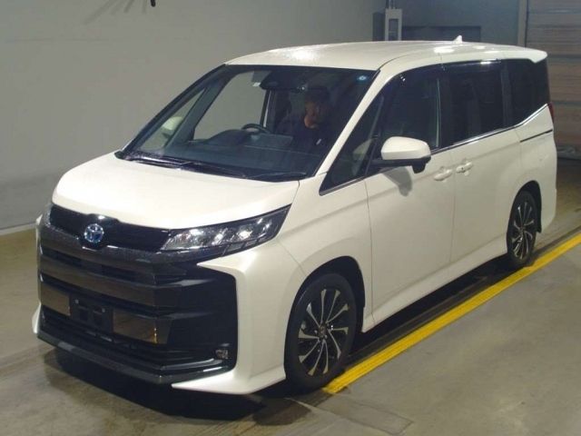 410 Toyota Noah ZWR90W 2022 г. (TAA Yokohama)