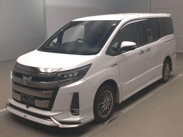 50055 Toyota Noah ZWR80W 2018 г. (TAA Kantou)