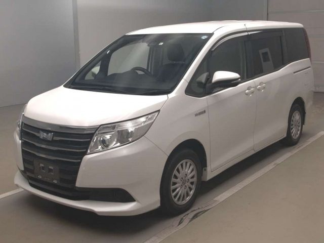 50078 Toyota Noah ZWR80G 2016 г. (TAA Kantou)