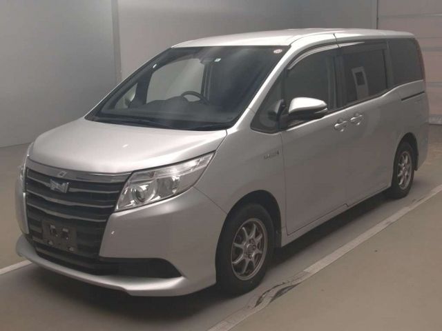 50085 Toyota Noah ZWR80G 2016 г. (TAA Kantou)