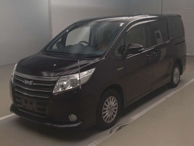 50089 Toyota Noah ZWR80G 2014 г. (TAA Kantou)