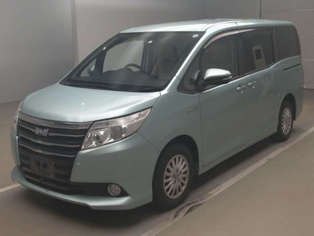 50105 Toyota Noah ZWR80G 2014 г. (TAA Kantou)