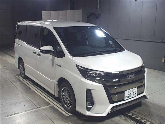 5370 Toyota Noah ZWR80W 2018 г. (JU Gifu)