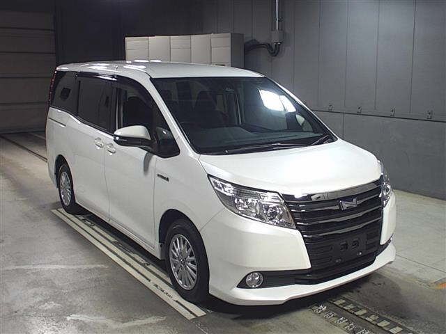 5424 Toyota Noah ZWR80G 2017 г. (JU Gifu)