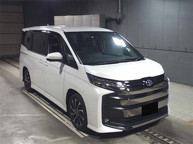 5663 Toyota Noah ZWR90W 2023 г. (JU Gifu)