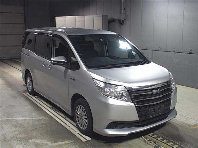 5748 Toyota Noah ZWR80G 2015 г. (JU Gifu)