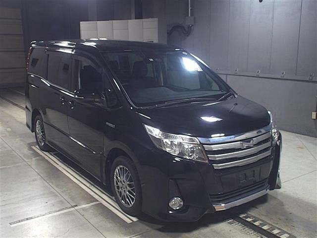 5992 Toyota Noah ZWR80W 2016 г. (JU Gifu)