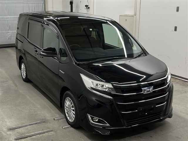 75002 Toyota Noah ZWR80G 2018 г. (MIRIVE Saitama)