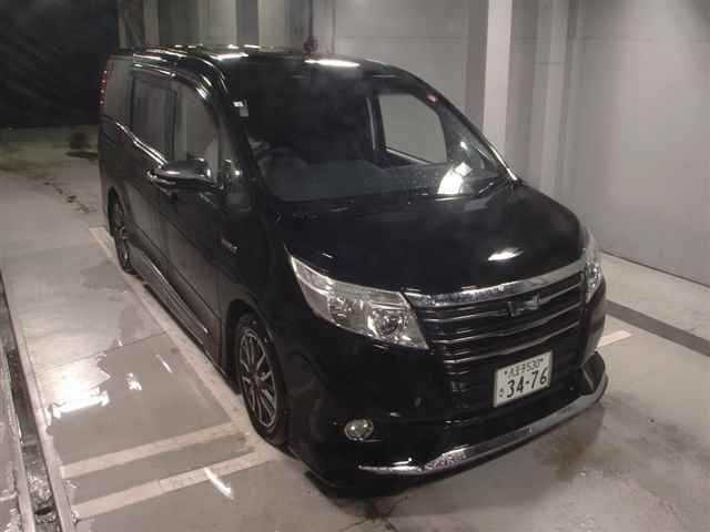 8011 Toyota Noah ZWR80G 2014 г. (JU Tokyo)