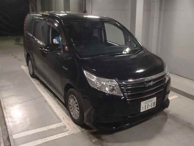 8024 Toyota Noah ZWR80G 2016 г. (JU Tokyo)