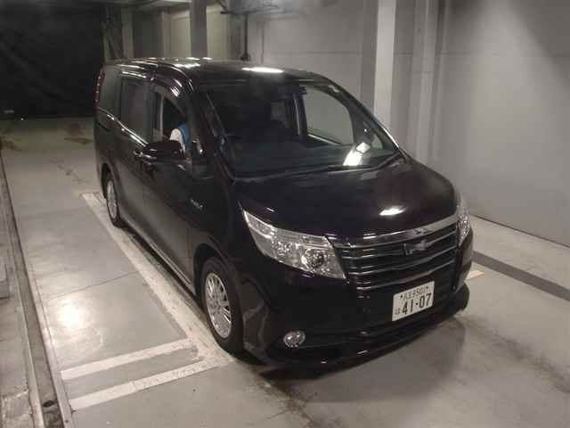 94 Toyota Noah ZWR80G 2017 г. (JU Tokyo)