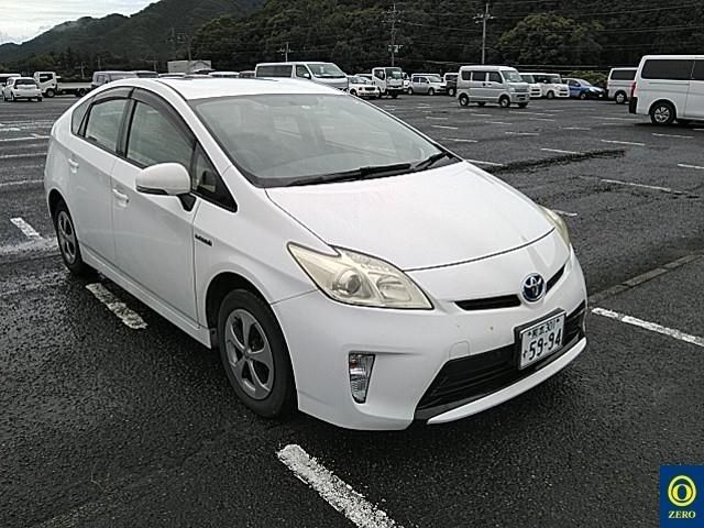 1 Toyota Prius ZVW30 2013 г. (ZERO Hakata)