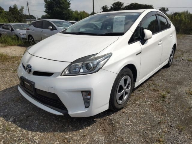 10100 Toyota Prius ZVW30 2014 г. (LUM Tokyo Nyusatsu)