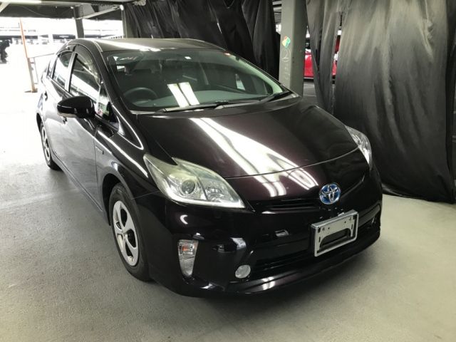 1110 Toyota Prius ZVW30 2014 г. (NISSAN Osaka)