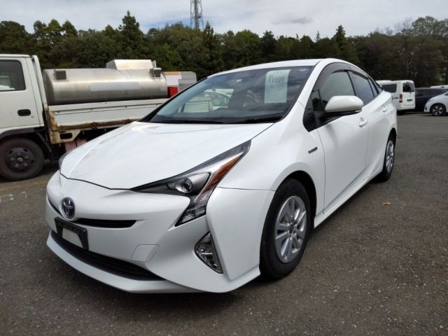 11599 Toyota Prius ZVW50 2016 г. (LUM Tokyo Nyusatsu)