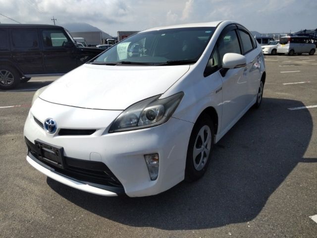 1216 Toyota Prius ZVW30 2012 г. (LUM Fukuoka Nyusatsu)