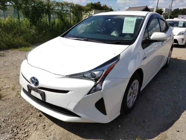 12220 Toyota Prius ZVW50 2017 г. (LUM Tokyo Nyusatsu)