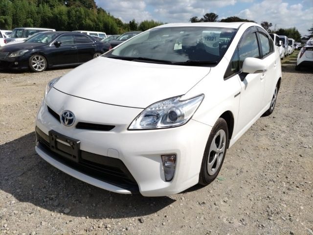 12221 Toyota Prius ZVW30 2012 г. (LUM Tokyo Nyusatsu)