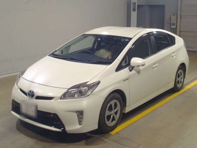 12605 Toyota Prius ZVW30 2015 г. (TAA Yokohama)