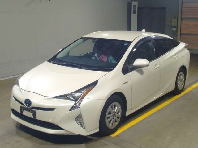 12646 Toyota Prius ZVW50 2018 г. (TAA Yokohama)