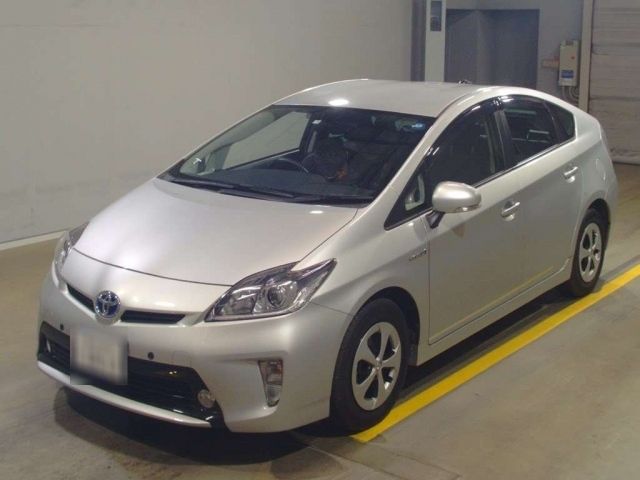 12652 Toyota Prius ZVW30 2015 г. (TAA Yokohama)