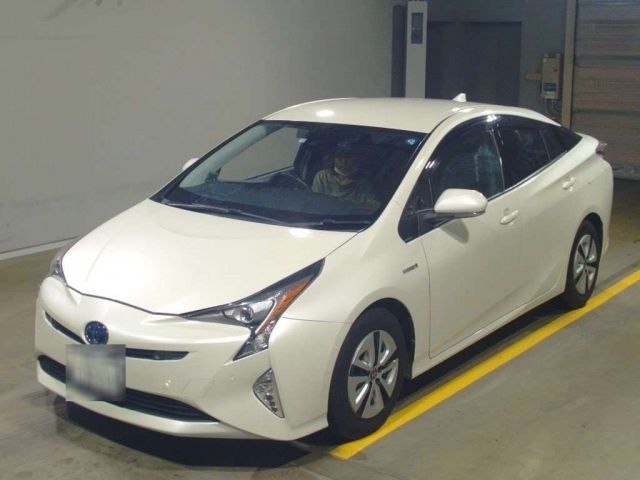 12690 Toyota Prius ZVW51 2015 г. (TAA Yokohama)