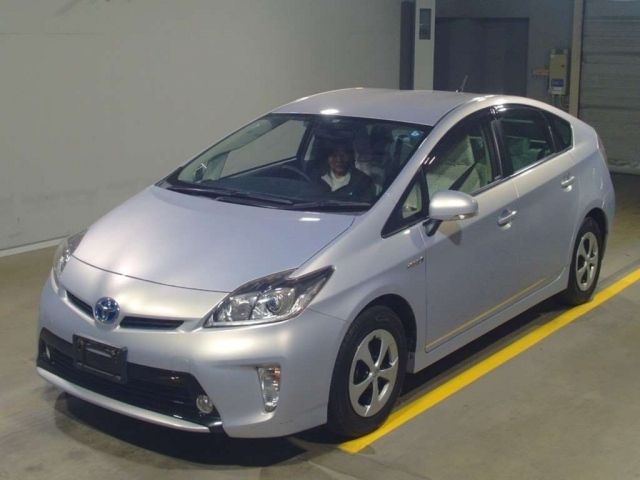 12693 Toyota Prius ZVW30 2014 г. (TAA Yokohama)