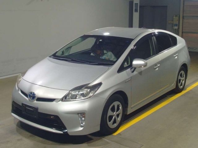 12754 Toyota Prius ZVW30 2015 г. (TAA Yokohama)